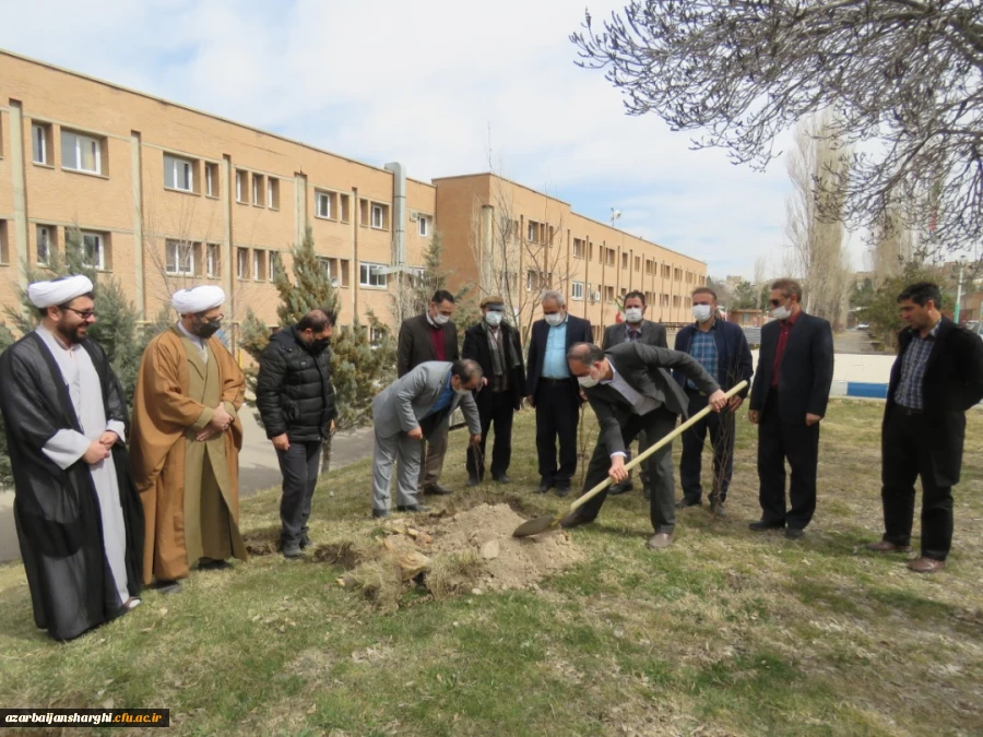 غرس نهال  ایثار  در دانشگاه فرهنگیان آذربایجانشرقی  7