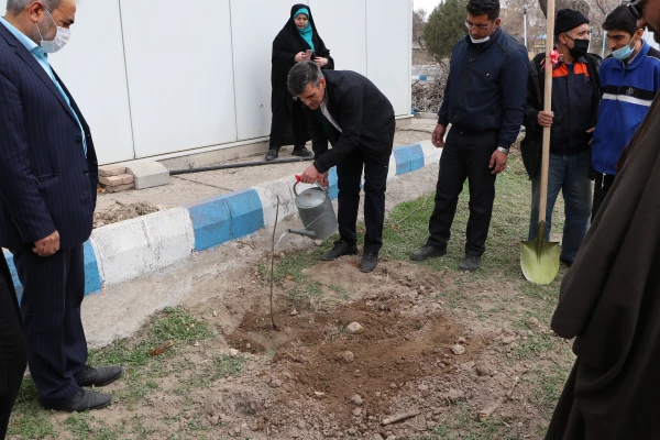 غرس نهال  ایثار  در دانشگاه فرهنگیان آذربایجانشرقی  6