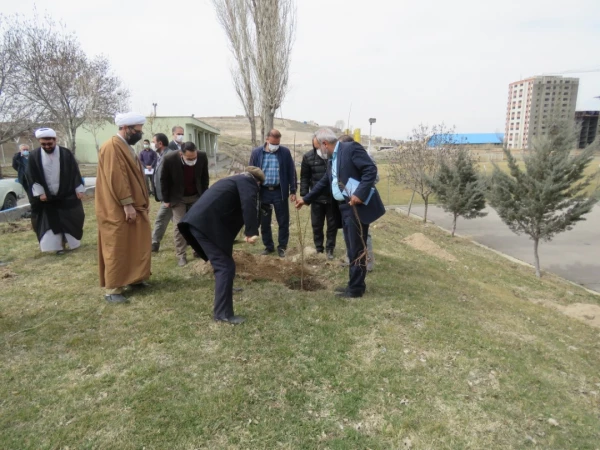 غرس نهال  ایثار  در دانشگاه فرهنگیان آذربایجانشرقی  8