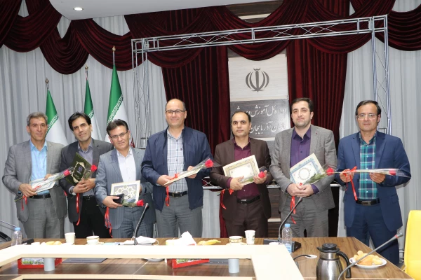 آیین گرامیداشت هفته معلم و دهه سرآمدی آموزش 13