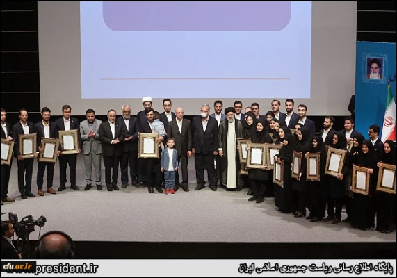 انتخاب 4 دانشجو معلم و یک دانش آموخته دانشگاه فرهنگیان در جشنواره دانشجوی نمونه کشوری 2