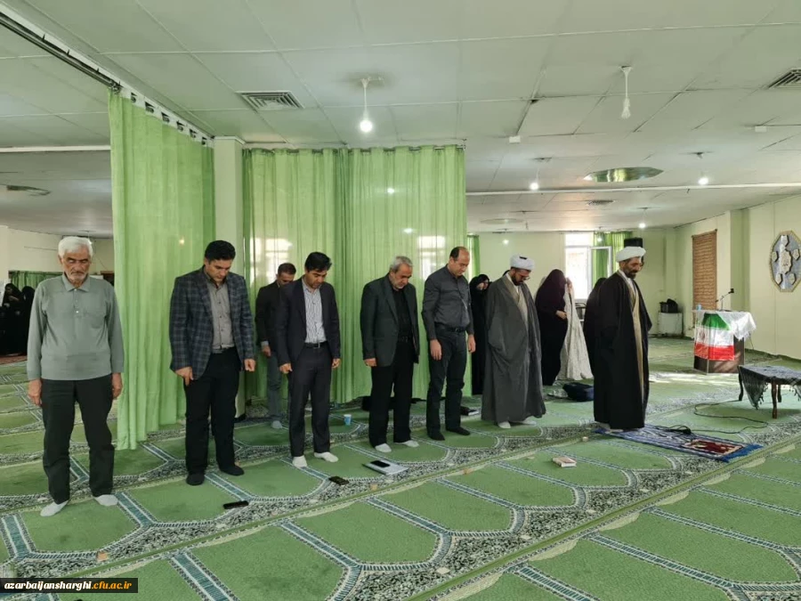 قرائت پرفیض زیارت عاشورا و عزاداری دانشگاهیان پردیس فاطمه الزهرا(س) تبریز به مناسبت حادثه تروریستی حرم شاهچراغ 2