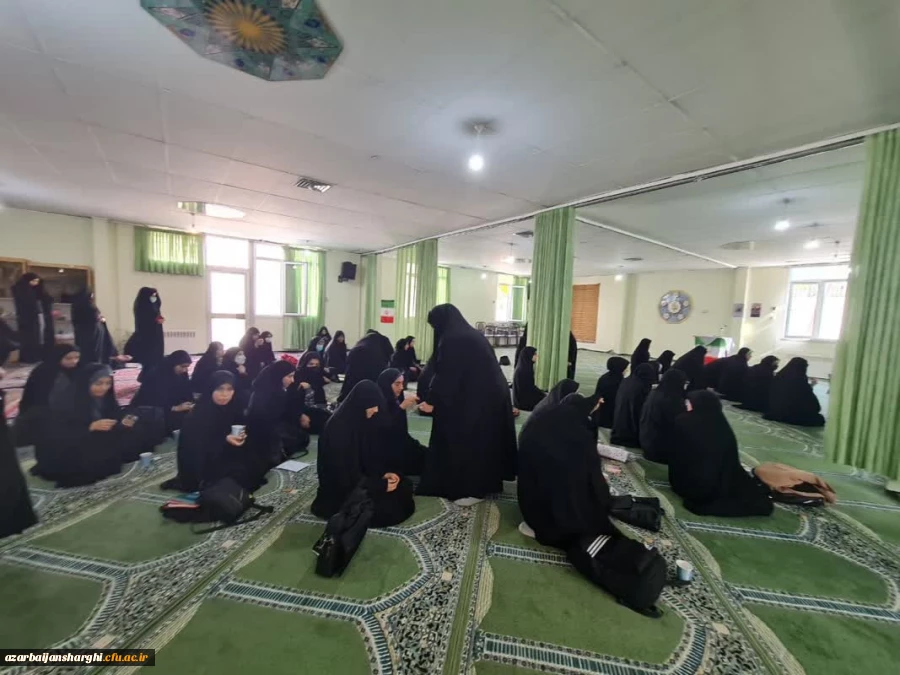 قرائت پرفیض زیارت عاشورا و عزاداری دانشگاهیان پردیس فاطمه الزهرا(س) تبریز به مناسبت حادثه تروریستی حرم شاهچراغ 3