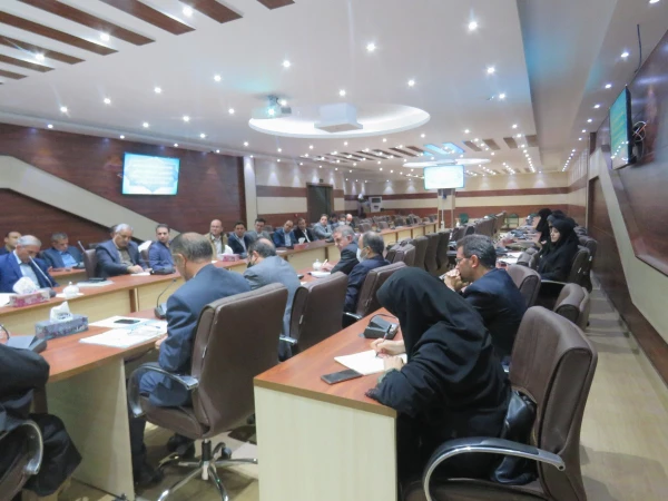 برگزاری نشست هم اندیشی استادان با حضور مدیر کل محترم سیاسی استانداری
 4