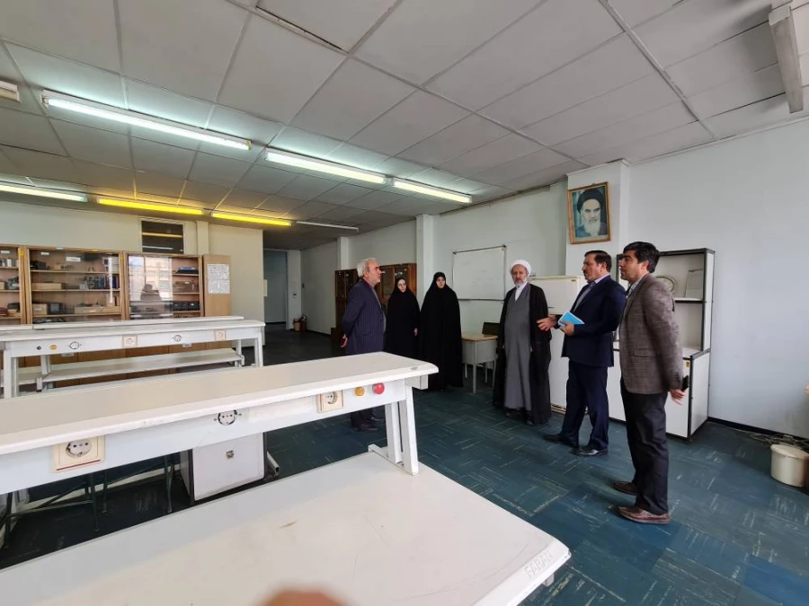 بازدید حجت الاسلام و المسلمین تقوی و دکتر علی خاکی از پردیس فاطمه الزهرا(س) تبریز
 4