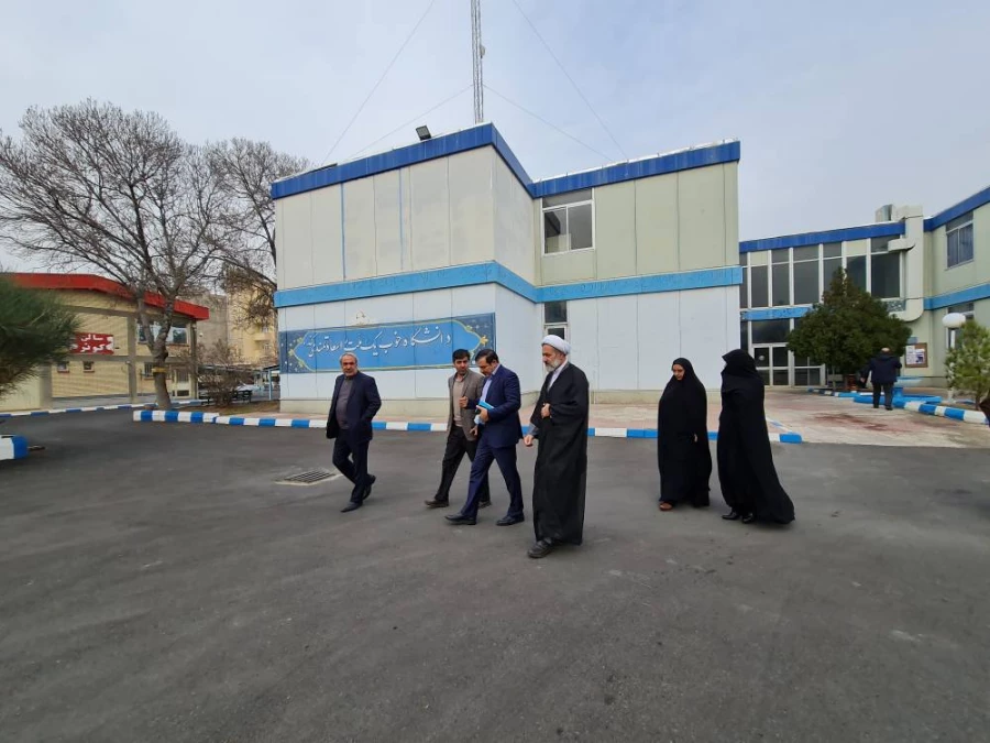 بازدید حجت الاسلام و المسلمین تقوی و دکتر علی خاکی از پردیس فاطمه الزهرا(س) تبریز
 6