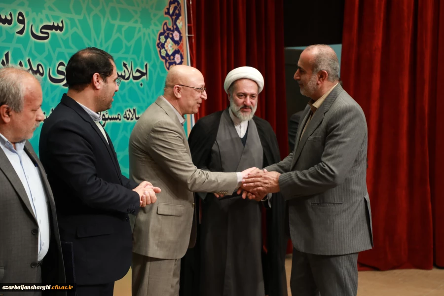 کسب مقام اول سرکار خانم دکتر هما رحمانی مدیر پردیس خواهران دانشگاه فرهنگیان آذربایجان شرقی در رهنامه 40 ماده ای دانشگاه فرهنگیان سراسر کشور  2