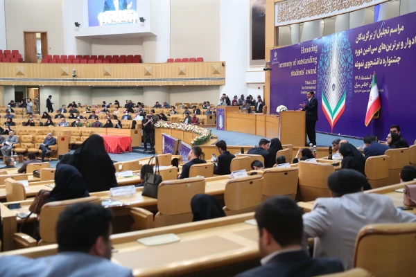 تجلیل وزیر آموزش و پرورش از دانشجومعلم سابق دانشگاه فرهنگیان پردیس علامه امینی تبریز  6