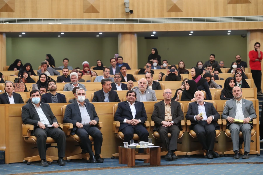 تقدیر از مهدی چیت ساز در سی امین دوره جشنواره دانشجوی نمونه کشوری در سالن اجلاس سران پایتخت 2