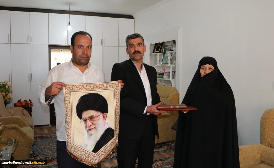 دیدار رئیس و هیئت رییسه دانشگاه فرهنگیان استان  آذربایجان شرقی با خانواده های معظم ومعزز سرداران شهید میرحسین و میرحسن امجدی 4