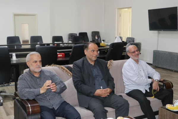 دیدار دکتر احمدی رئیس دانشگاه با فرمانده حوزه بسیج کارکنان شهید عبدالهی و معاون اداره کل حقظ آثار و نشر ارزشهای دفاع مقدس تبریز  3