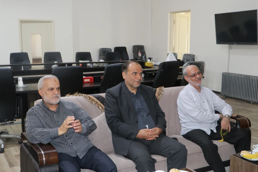 دیدار دکتر احمدی رئیس دانشگاه با فرمانده حوزه بسیج کارکنان شهید عبدالهی و معاون اداره کل حقظ آثار و نشر ارزشهای دفاع مقدس تبریز  3