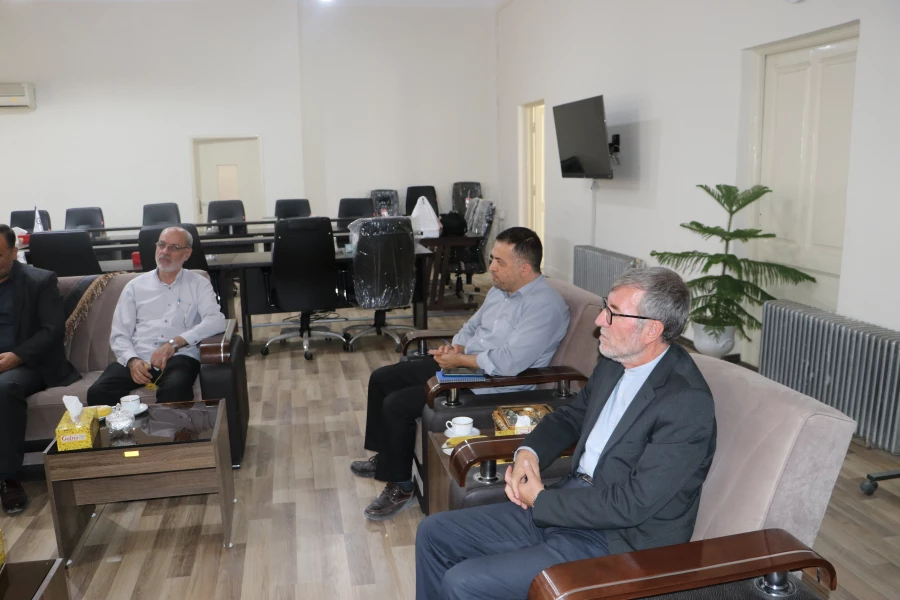 دیدار دکتر احمدی رئیس دانشگاه با فرمانده حوزه بسیج کارکنان شهید عبدالهی و معاون اداره کل حقظ آثار و نشر ارزشهای دفاع مقدس تبریز  5