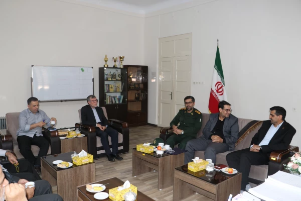 دیدار دکتر احمدی رئیس دانشگاه با فرمانده حوزه بسیج کارکنان شهید عبدالهی و معاون اداره کل حقظ آثار و نشر ارزشهای دفاع مقدس تبریز  9