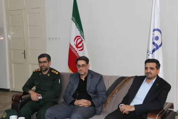 دیدار دکتر احمدی رئیس دانشگاه با فرمانده حوزه بسیج کارکنان شهید عبدالهی و معاون اداره کل حقظ آثار و نشر ارزشهای دفاع مقدس تبریز  10