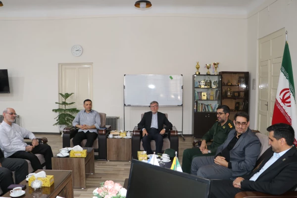 دیدار دکتر احمدی رئیس دانشگاه با فرمانده حوزه بسیج کارکنان شهید عبدالهی و معاون اداره کل حقظ آثار و نشر ارزشهای دفاع مقدس تبریز  13