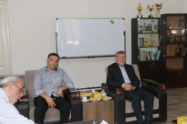 دیدار دکتر احمدی رئیس دانشگاه با فرمانده حوزه بسیج کارکنان شهید عبدالهی و معاون اداره کل حقظ آثار و نشر ارزشهای دفاع مقدس تبریز  14