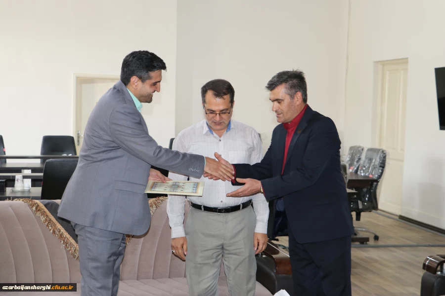  با ابلاغ مدیر کل شاهد و امورایثارگران سازمان مرکزی ، دبیران شاهد و ایثارگردانشگاه فرهنگیان آذربایجان شرقی معرفی شد. 7