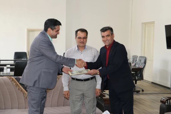  با ابلاغ مدیر کل شاهد و امورایثارگران سازمان مرکزی ، دبیران شاهد و ایثارگردانشگاه فرهنگیان آذربایجان شرقی معرفی شد. 8