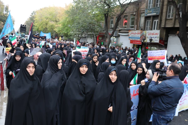 راهپیمایی ۱۳ آبان ماه تبریز با حضور گسترده دانشگاهیان دانشگاه فرهنگیان آذربایجان شرقی در تبریز
 14