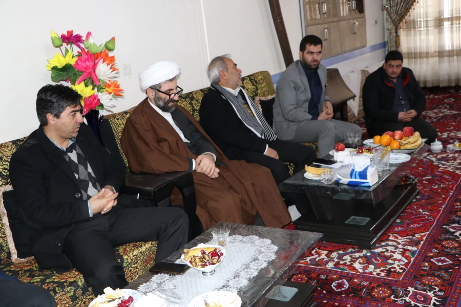 دیدار رئیس و هیئت رییسه دانشگاه فرهنگیان استان  آذربایجان شرقی با خانواده های معظم ومعزز سرداران شهید میرحسین و میرحسن امجدی 6