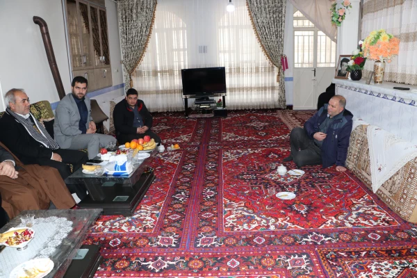 دیدار رئیس و هیئت رییسه دانشگاه فرهنگیان استان  آذربایجان شرقی با خانواده های معظم ومعزز سرداران شهید میرحسین و میرحسن امجدی 7