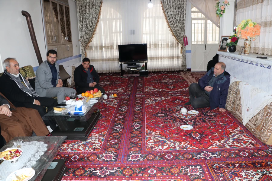 دیدار رئیس و هیئت رییسه دانشگاه فرهنگیان استان  آذربایجان شرقی با خانواده های معظم ومعزز سرداران شهید میرحسین و میرحسن امجدی 7