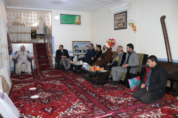 دیدار رئیس و هیئت رییسه دانشگاه فرهنگیان استان  آذربایجان شرقی با خانواده های معظم ومعزز سرداران شهید میرحسین و میرحسن امجدی 9