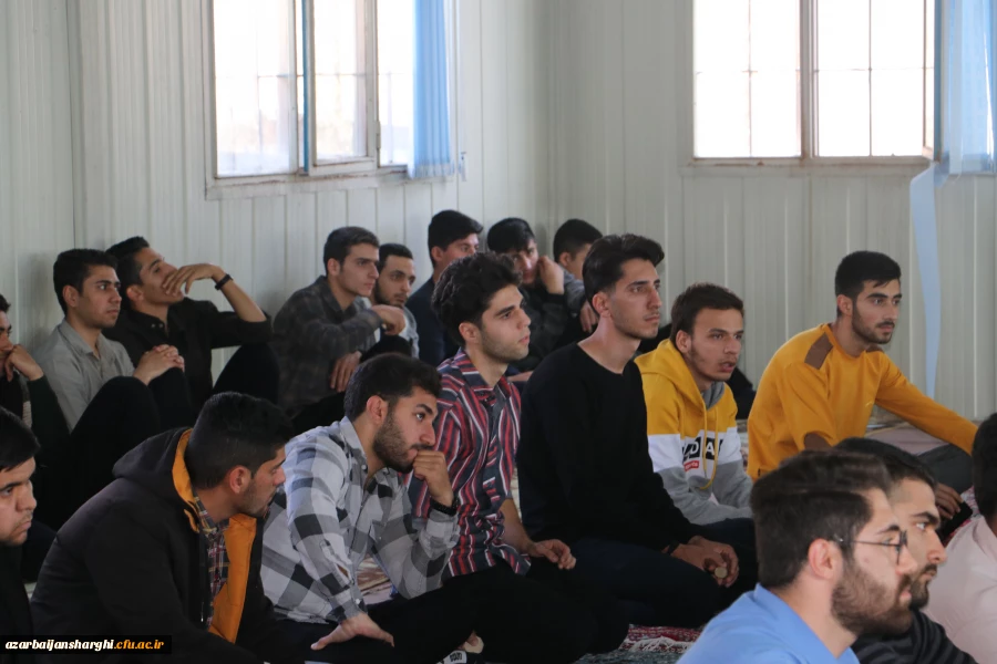 نشست صمیمی رئیس دانشگاه فرهنگیان استان با دانشجو معلمان واحد سراب 4