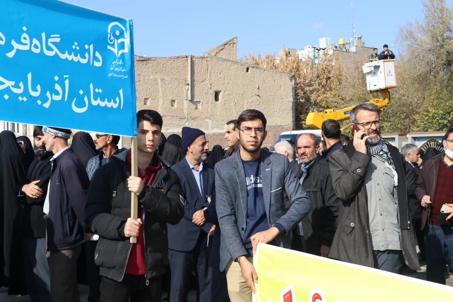 تجمع اساتید . همکاران  و دانشجو معلمان دانشگاه  فرهنگیان استان آذربایجان شرقی در حمایت از کودکان غزه در مصلای تبریز 11