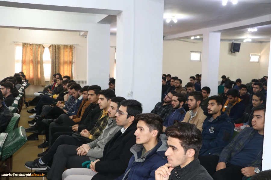 آیین گرامیداشت روز دانشجو با حضور معاون سیاسی ، امنیتی استاندارآذربایجان شرقی در دانشگاه فرهنگیان برگزار شد 30