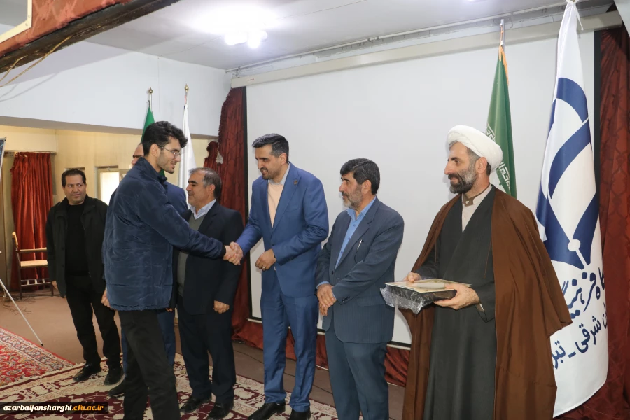 آیین گرامیداشت روز دانشجو با حضور معاون سیاسی ، امنیتی استاندارآذربایجان شرقی در دانشگاه فرهنگیان برگزار شد 56