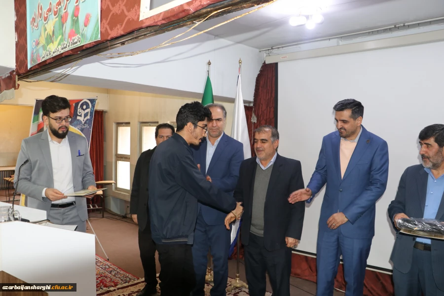 آیین گرامیداشت روز دانشجو با حضور معاون سیاسی ، امنیتی استاندارآذربایجان شرقی در دانشگاه فرهنگیان برگزار شد 64