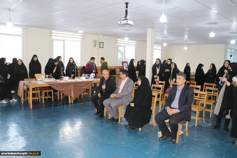 گشایش نمایشگاه دست سازه های دانشجو معلمان خلاق در دانشگاه فرهنگیان آذربایجان شرقی 7