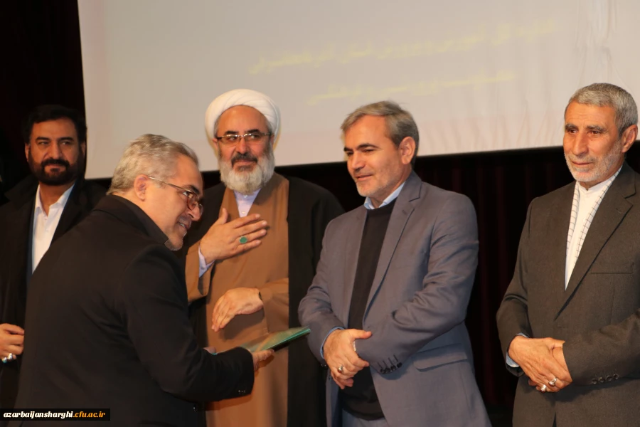 معلمان و مربیان پرورشی، نقش بسیار مهمی در آگاه سازی برای انتخاب اصلح در انتخابات دارند 15