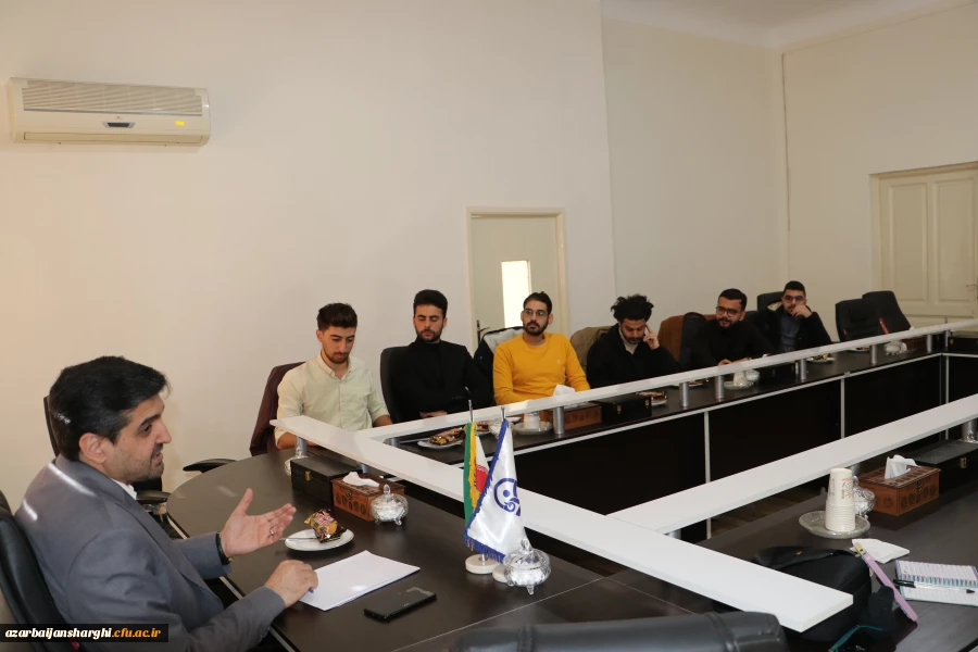 نشست صمیمی دبیران شورای صنفی دانشجویان با رئیس دانشگاه برگزار شد 10