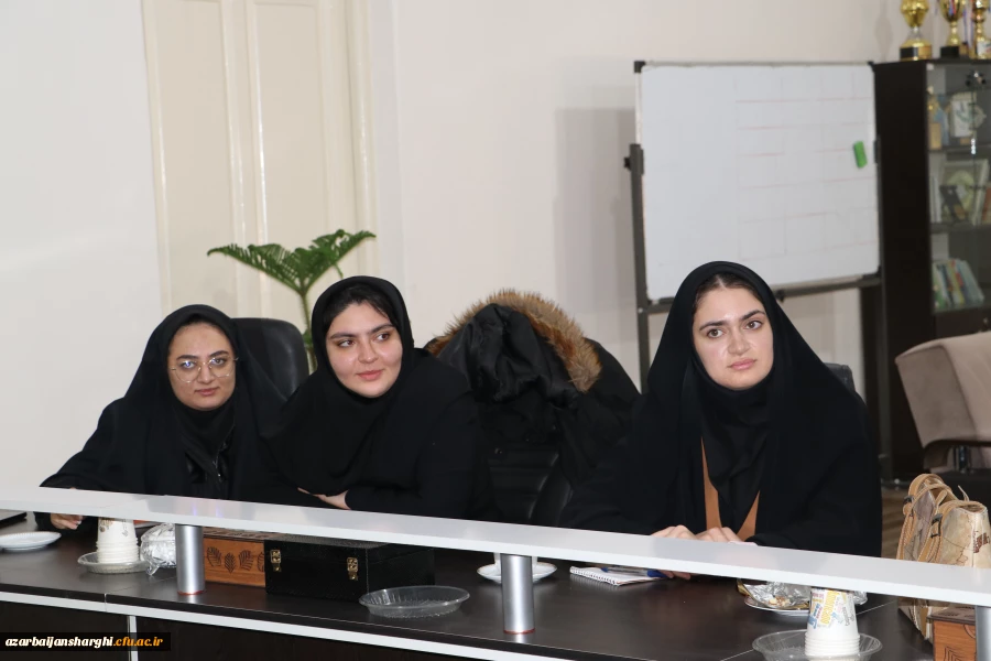 نشست صمیمی دبیران شورای صنفی دانشجویان با رئیس دانشگاه برگزار شد 21