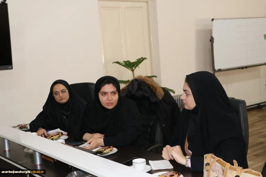 نشست صمیمی دبیران شورای صنفی دانشجویان با رئیس دانشگاه برگزار شد 23