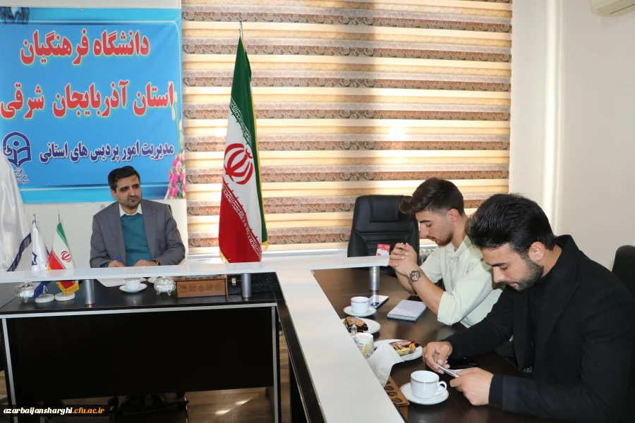 نشست صمیمی دبیران شورای صنفی دانشجویان با رئیس دانشگاه برگزار شد 24