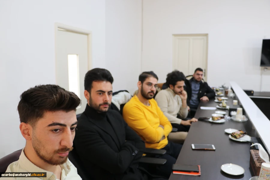 نشست صمیمی دبیران شورای صنفی دانشجویان با رئیس دانشگاه برگزار شد 27