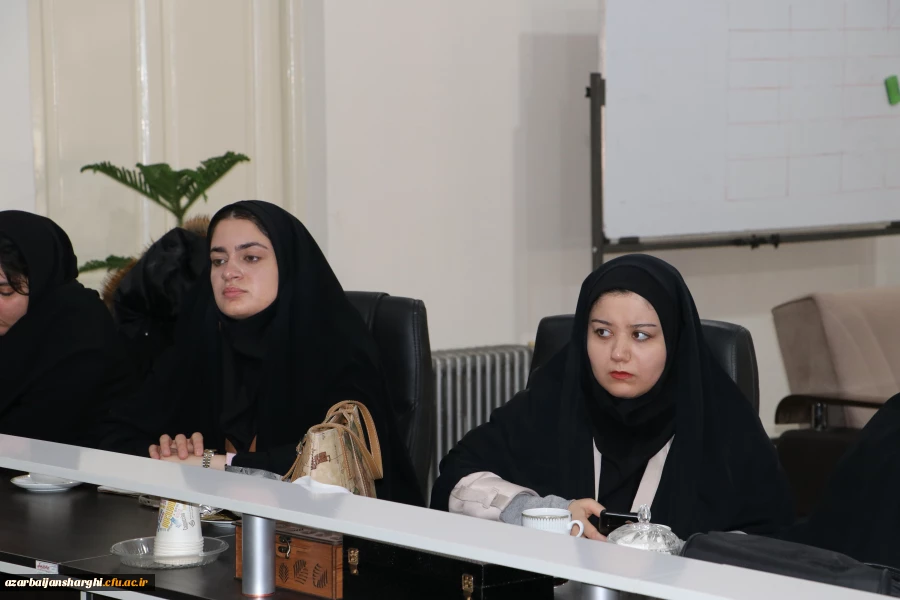 نشست صمیمی دبیران شورای صنفی دانشجویان با رئیس دانشگاه برگزار شد 32