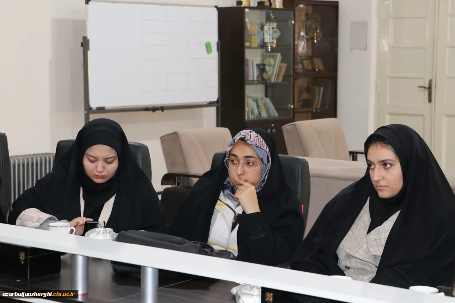 نشست صمیمی دبیران شورای صنفی دانشجویان با رئیس دانشگاه برگزار شد 33