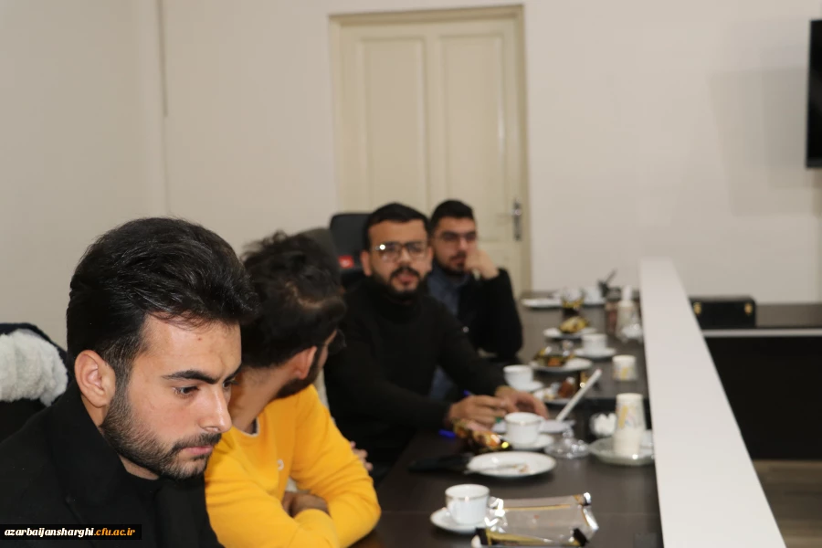 نشست صمیمی دبیران شورای صنفی دانشجویان با رئیس دانشگاه برگزار شد 35