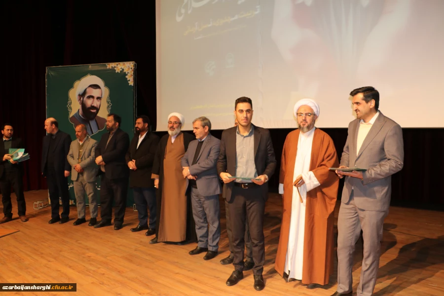 معلمان و مربیان پرورشی، نقش بسیار مهمی در آگاه سازی برای انتخاب اصلح در انتخابات دارند 41