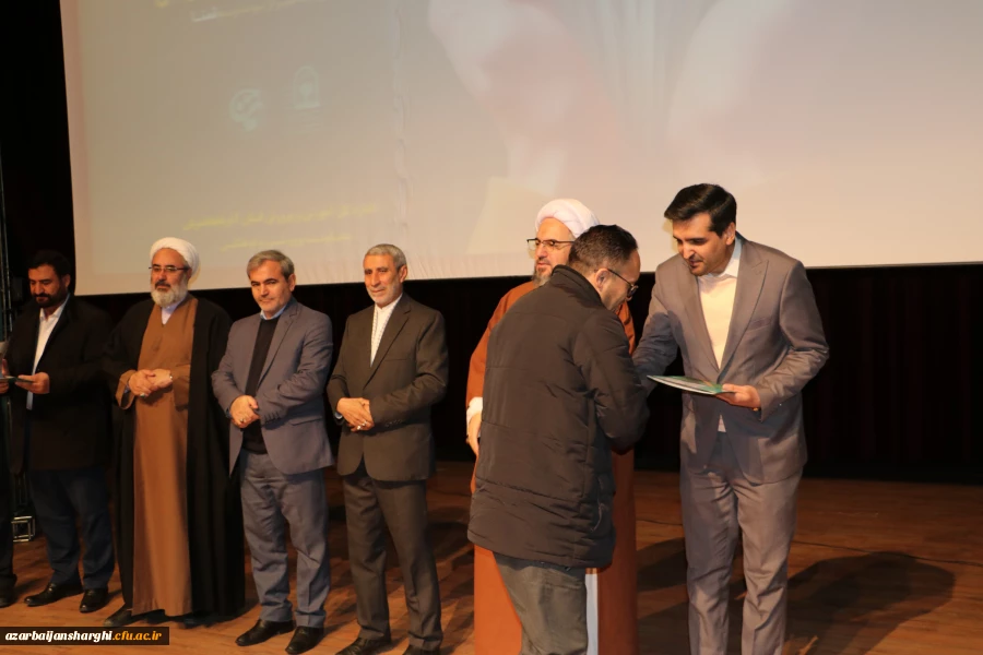 معلمان و مربیان پرورشی، نقش بسیار مهمی در آگاه سازی برای انتخاب اصلح در انتخابات دارند 42