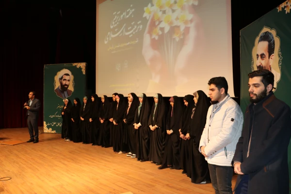 معلمان و مربیان پرورشی، نقش بسیار مهمی در آگاه سازی برای انتخاب اصلح در انتخابات دارند 8