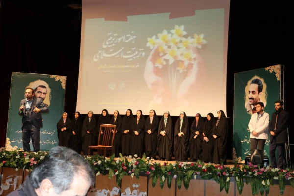 معلمان و مربیان پرورشی، نقش بسیار مهمی در آگاه سازی برای انتخاب اصلح در انتخابات دارند 10