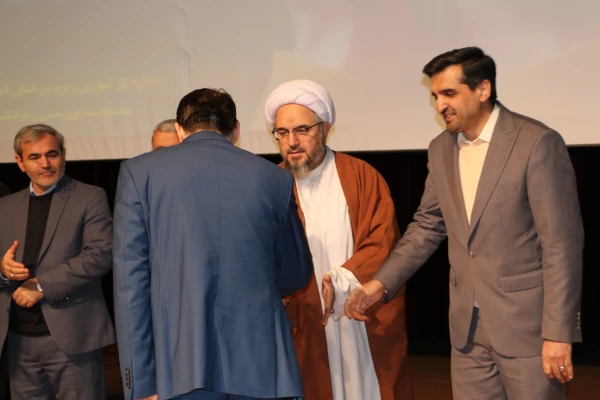 معلمان و مربیان پرورشی، نقش بسیار مهمی در آگاه سازی برای انتخاب اصلح در انتخابات دارند 18