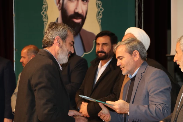 معلمان و مربیان پرورشی، نقش بسیار مهمی در آگاه سازی برای انتخاب اصلح در انتخابات دارند 21