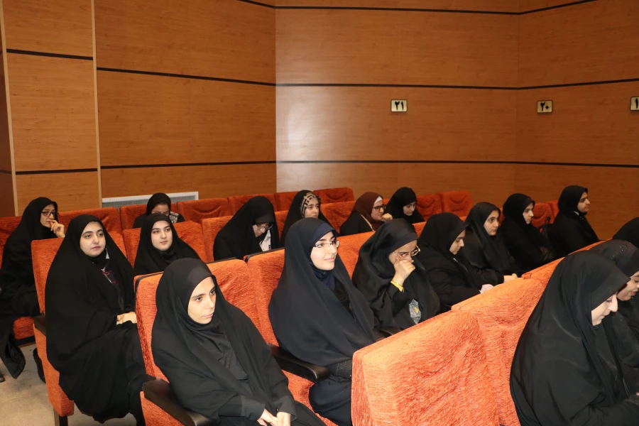 معلمان و مربیان پرورشی، نقش بسیار مهمی در آگاه سازی برای انتخاب اصلح در انتخابات دارند 40